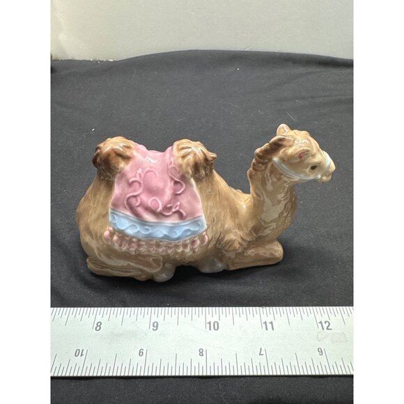 Royal Doulton 2005 Holiday Nativity Ceramic Camel Figurine Pink Blue Saddle Deco - Picture 1 of 7